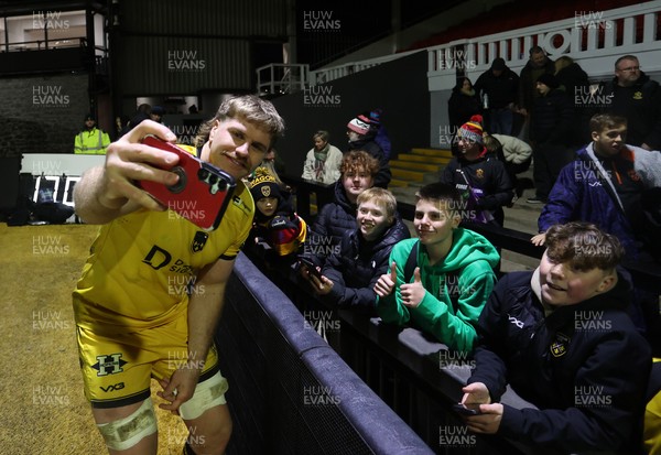 010126 - Dragons RFC v Scarlets - United Rugby Championship - Aaron Wainwright of Dragons with fans