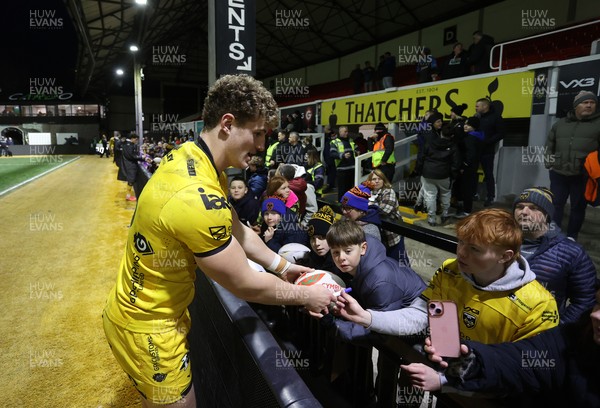 010126 - Dragons RFC v Scarlets - United Rugby Championship - Joe Westwood of Dragons with fans