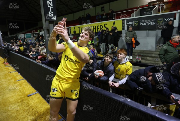 010126 - Dragons RFC v Scarlets - United Rugby Championship - Joe Westwood of Dragons with fans