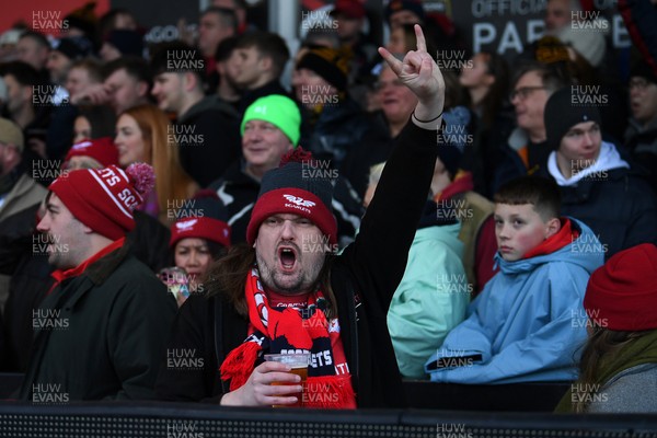 010126 - Dragons RFC v Scarlets - United Rugby Championship - Fans