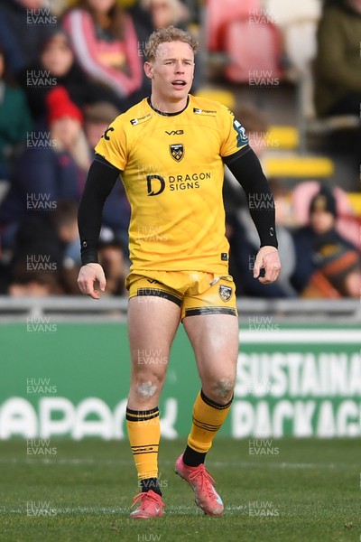 010126 - Dragons RFC v Scarlets - United Rugby Championship - David Richards of Dragons