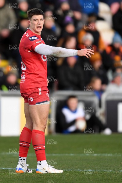010126 - Dragons RFC v Scarlets - United Rugby Championship - Joe Hawkins of Scarlets