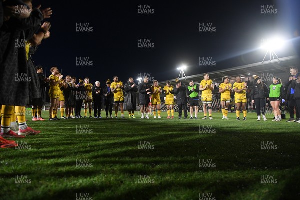 010126 - Dragons RFC v Scarlets - United Rugby Championship - Dragons huddle at full time