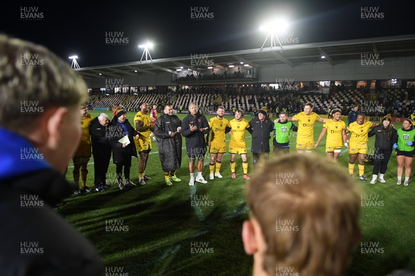 010126 - Dragons RFC v Scarlets - United Rugby Championship - Dragons huddle at full time
