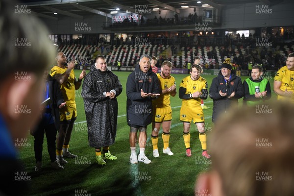 010126 - Dragons RFC v Scarlets - United Rugby Championship - Dragons huddle at full time
