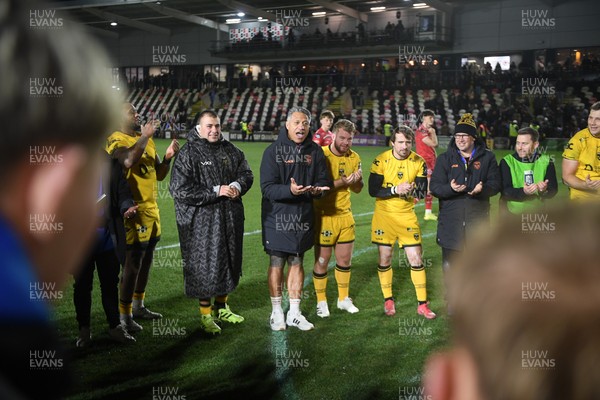 010126 - Dragons RFC v Scarlets - United Rugby Championship - Dragons huddle at full time