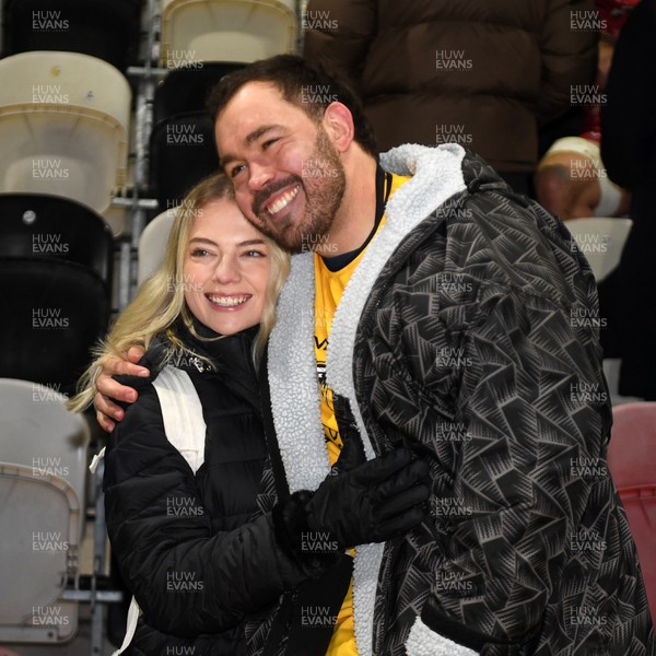 010126 - Dragons RFC v Scarlets - United Rugby Championship - Rob Hunt of Dragons with family at full time