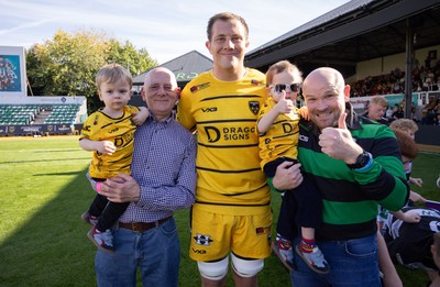031026 Dragons RFC v Scarlets, BKT United Rugby Championship - Ben Carter of Dragons RFC with match mascots