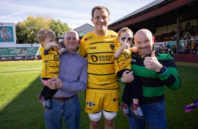 031026 Dragons RFC v Scarlets, BKT United Rugby Championship - Ben Carter of Dragons RFC with match mascots