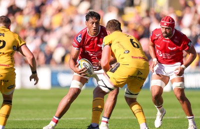 031026 Dragons RFC v Scarlets, BKT United Rugby Championship - Sam Lousi of Scarlets takes on Shane Lewis-Hughes of Dragons RFC