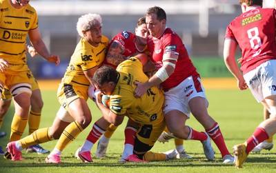 031026 Dragons RFC v Scarlets, BKT United Rugby Championship - Robert Hunt of Dragons RFC is tackled