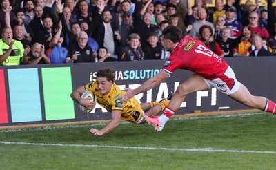031026 Dragons RFC v Scarlets, BKT United Rugby Championship - Huw Anderson of Dragons RFC dives in to score try