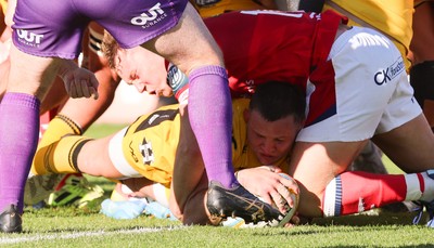031026 Dragons RFC v Scarlets, BKT United Rugby Championship - Elliot Dee of Dragons RFC powers over to score try