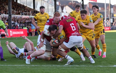 031026 Dragons RFC v Scarlets, BKT United Rugby Championship - Robert Hunt of Dragons RFC powers over to score the final try for the Dragons
