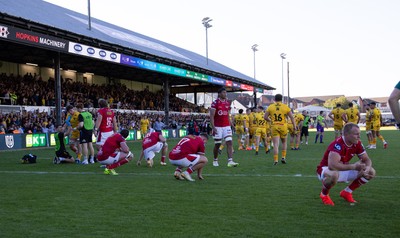 031026 Dragons RFC v Scarlets, BKT United Rugby Championship - Scarlets players show the dejection on the final whistle