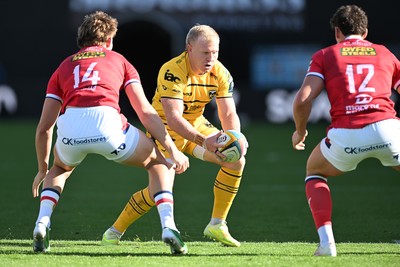 031026 - Dragons RFC v Scarlets - United Rugby Championship - Tinus De Beer of Dragons is challenged by Ellis Mee of Scarlets