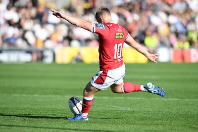 031026 - Dragons RFC v Scarlets - United Rugby Championship - Sam Costelow of Scarlets kicks the conversion