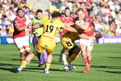 031026 - Dragons RFC v Scarlets - United Rugby Championship - Blair Murray of Scarlets is challenged by Ryan Woodman of Dragons
