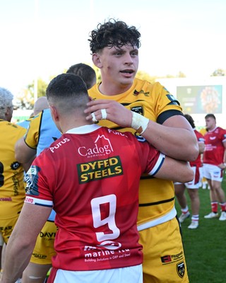 031026 - Dragons RFC v Scarlets - United Rugby Championship - Dane Blacker of Scarlets and Ryan Woodman of Dragons a full time