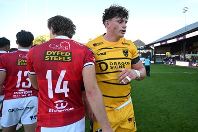 031026 - Dragons RFC v Scarlets - United Rugby Championship - Ellis Mee of Scarlets and Ryan Woodman of Dragons at full time