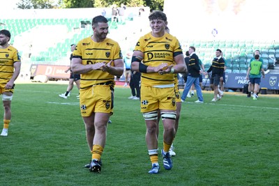 031026 - Dragons RFC v Scarlets - United Rugby Championship - Rhodri Jones of Dragons and Ryan Woodman of Dragons at full time