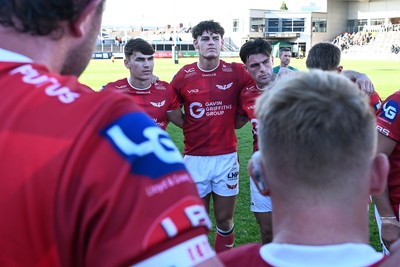 031026 - Dragons RFC v Scarlets - United Rugby Championship - Dejected Scarlets huddle at full time