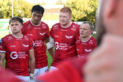 031026 - Dragons RFC v Scarlets - United Rugby Championship - Dejected Scarlets huddle at full time