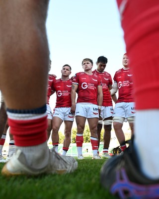 031026 - Dragons RFC v Scarlets - United Rugby Championship - Dejected Scarlets huddle at full time