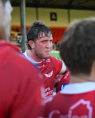 031026 - Dragons RFC v Scarlets - United Rugby Championship - Dejected Scarlets huddle at full time