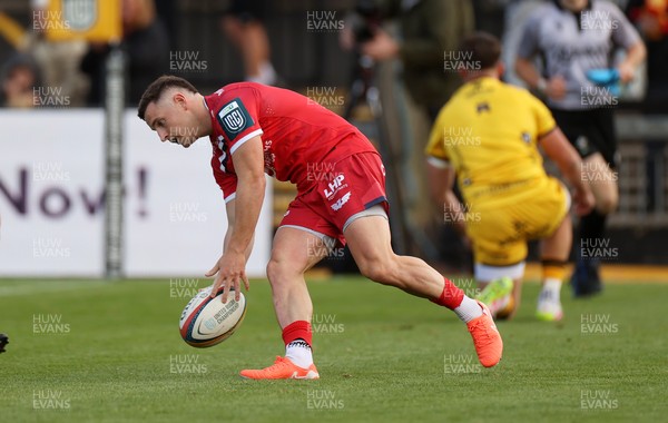 130925 - Dragons RFC v Scarlets - Pre Season Friendly - Dane Blacker of Scarlets scores a try