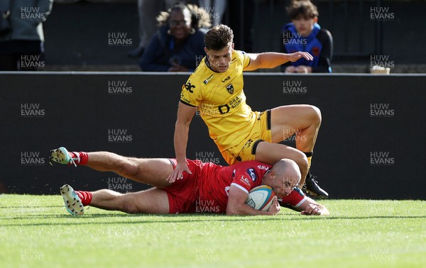 130925 - Dragons RFC v Scarlets - Pre Season Friendly - Ioan Nicholas of Scarlets scores a try