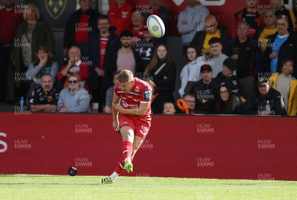 130925 - Dragons RFC v Scarlets - Pre Season Friendly - Sam Costelow of Scarlets kicks the conversion