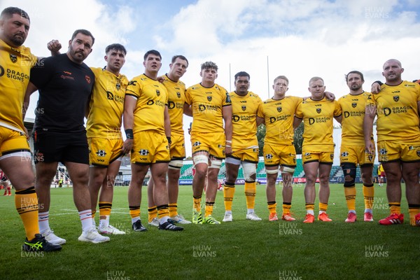 130925 - Dragons RFC v Scarlets - Pre Season Friendly - Dragons team huddle