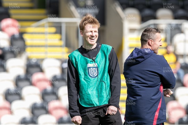130925 - Dragons RFC v Scarlets - Preseason Friendly - Dragons kicking coach Rhys Patchell pre kick off
