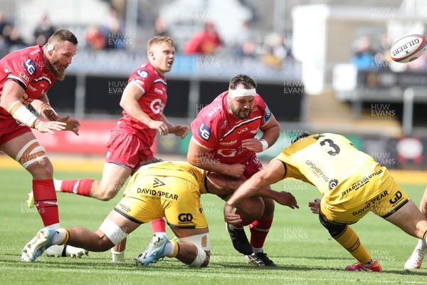 130925 - Dragons RFC v Scarlets - Preseason Friendly - Harri O’Connor of Scarlets is stopped by Rob Hunt of Dragons  
