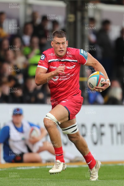 130925 - Dragons RFC v Scarlets - Preseason Friendly - Josh Macleod of Scarlets on the attack