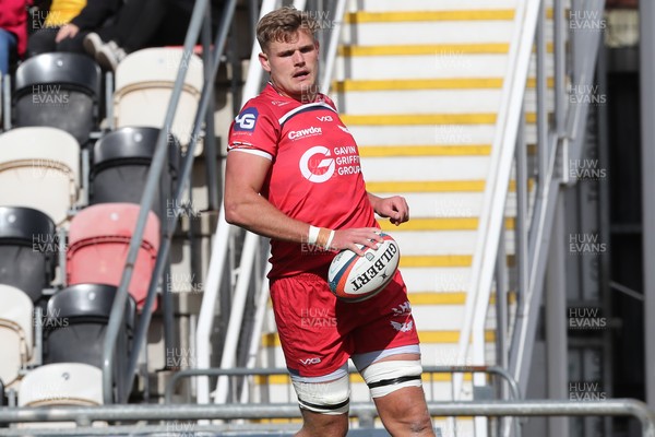 130925 - Dragons RFC v Scarlets - Preseason Friendly - Taine Plumtree of Scarlets scores a try