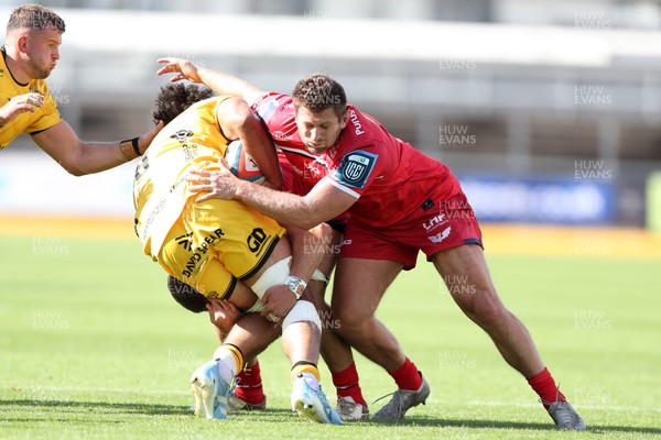 130925 - Dragons RFC v Scarlets - Preseason Friendly - Alec Hepburn of Scarlets hits Mackenzie Martin of Dragons 