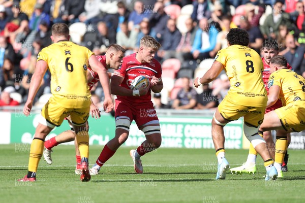 130925 - Dragons RFC v Scarlets - Preseason Friendly - Taine Plumtree and Jarrod Taylor of Scarlets attack Mackenzie Martin and Elliot Dee of Dragons 