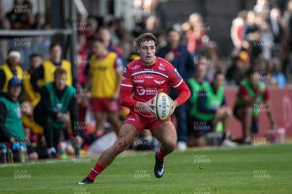 130925 - Dragons RFC v Scarlets - Preseason Friendly -  Jac Davies of Scarlets launches an attack