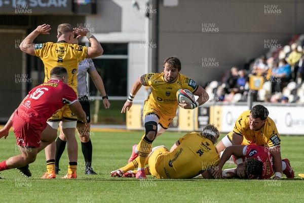 130925 - Dragons RFC v Scarlets - Preseason Friendly - Rhodri Jones of Dragons breaks into a gap 