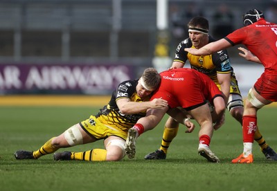 220325 - Dragons RFC v Ulster - United Rugby Championship - Aaron Wainwright of Dragons makes the tackle