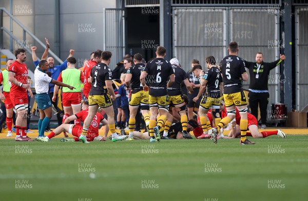 220325 - Dragons RFC v Ulster - United Rugby Championship - Aneurin Owen of Dragons scores a try in the opening minute 