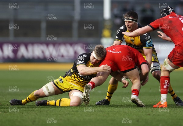 220325 - Dragons RFC v Ulster - United Rugby Championship - Aaron Wainwright of Dragons makes the tackle