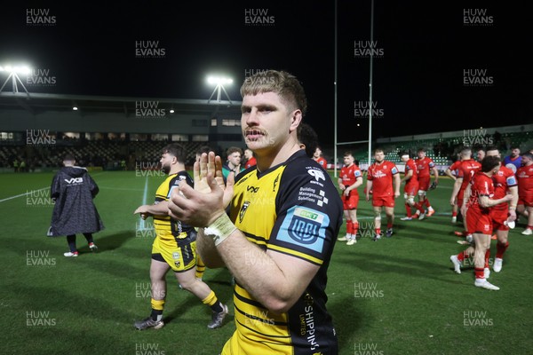 220325 - Dragons RFC v Ulster - United Rugby Championship - Aaron Wainwright of Dragons thanks fans at full time