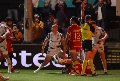 161026 - Dragons RFC v USA Perpignan - European Rugby Challenge Cup - Jared Rosser of Dragons celebrates scoring a try