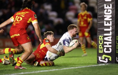 161026 - Dragons RFC v USA Perpignan - European Rugby Challenge Cup - Aneurin Owen of Dragons pushes forward to score a try