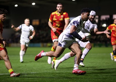 161026 - Dragons RFC v USA Perpignan - European Rugby Challenge Cup - Fetuli Paea of Dragons runs in to score a try