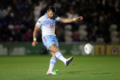 170426 - Dragons v Vodacom Bulls - United Rugby Championship - Handre Pollard of Bulls kicks the conversion