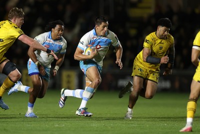 170426 - Dragons v Vodacom Bulls - United Rugby Championship - Harold Vorster of Bulls makes a break